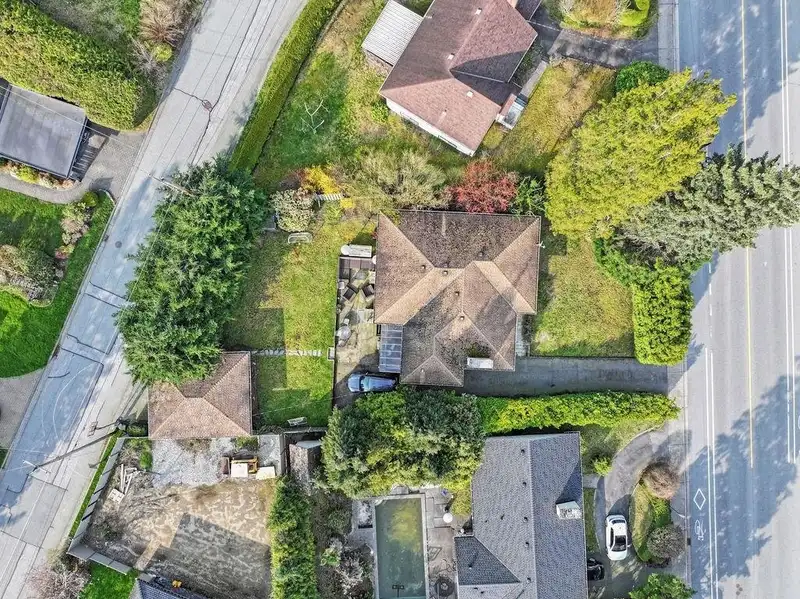 3955 HIGHLAND BOULEVARD - photo 4 of 20