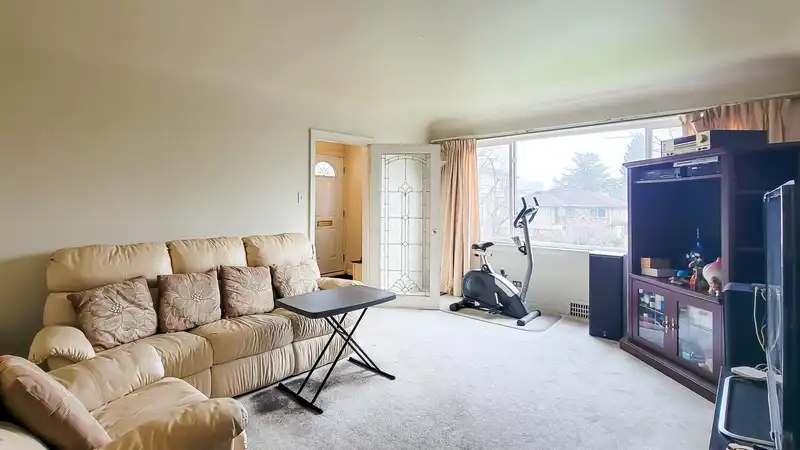 8245 SELKIRK STREET - photo 4 of 40