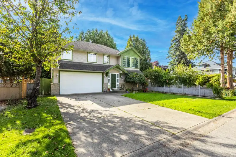 20842 52 AVENUE - photo 2 of 40