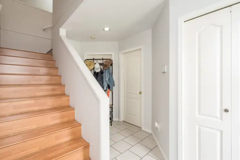 20842 52 AVENUE - photo 4 of 40