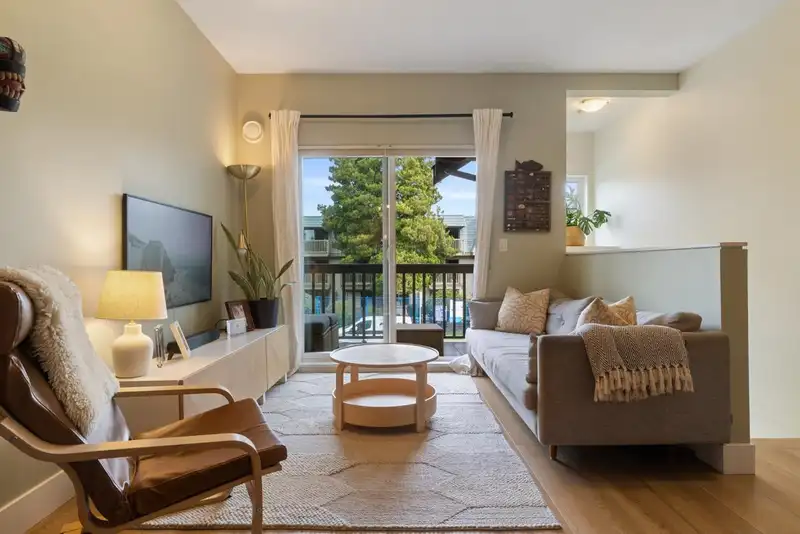 210 4458 ALBERT STREET - photo 1 of 35