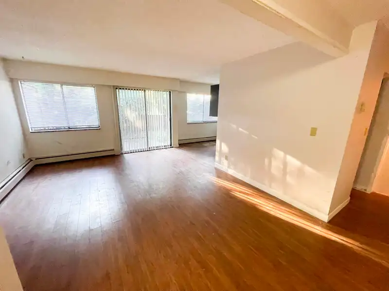 13 9402 122 STREET - photo 4 of 19