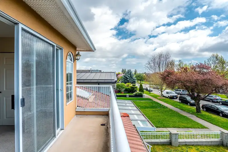 927 E 50TH AVENUE - photo 3 of 31
