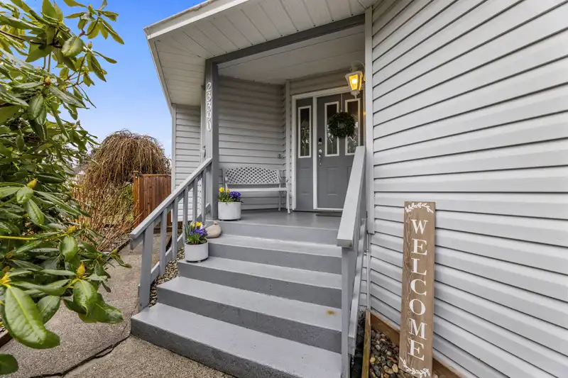 23390 123 AVENUE - photo 3 of 36