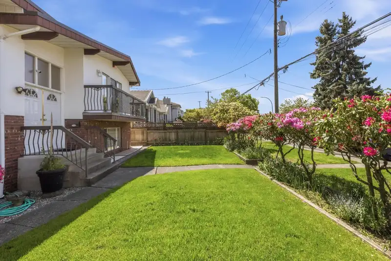 1108 CLIFF AVENUE - photo 3 of 40