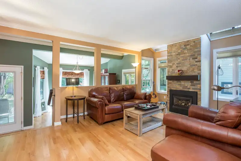 1989 CEDAR VILLAGE CRESCENT - photo 4 of 36