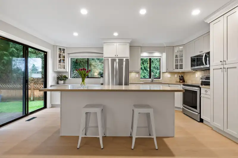 14304 18 AVENUE - photo 2 of 37