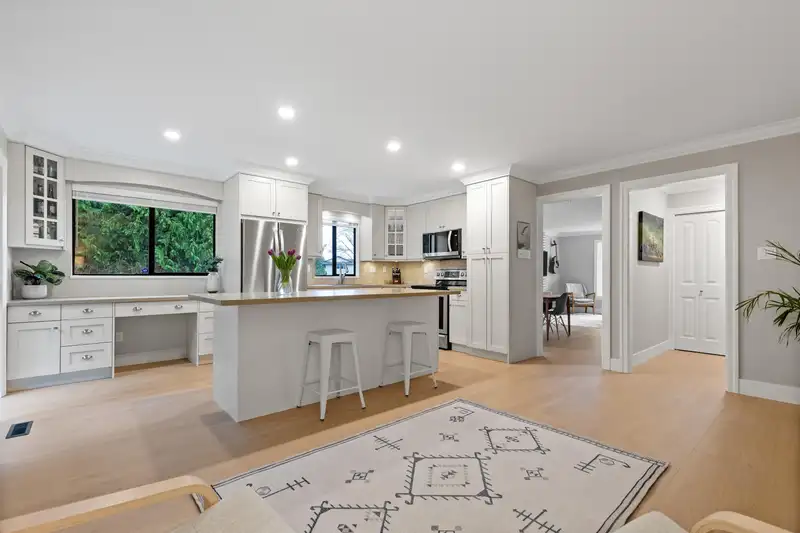 14304 18 AVENUE - photo 3 of 37