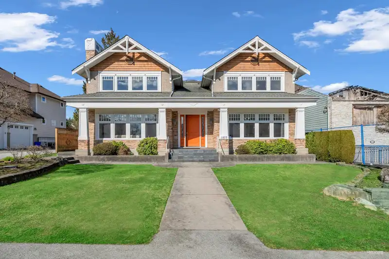 1877 LEMAX AVENUE - photo 1 of 39