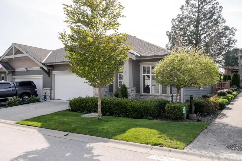 57 7138 210 STREET - photo 2 of 38