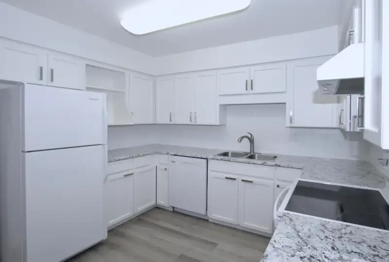 7 3055 TRAFALGAR STREET - photo 4 of 33