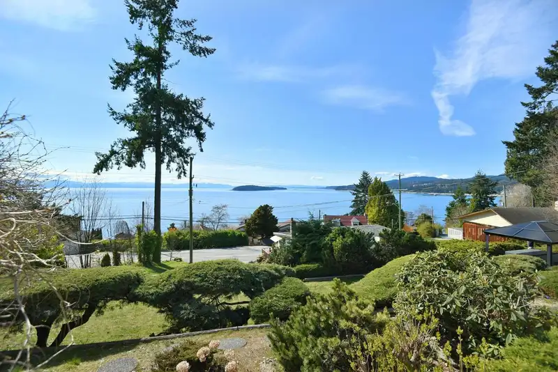 5218 SUNSHINE COAST HIGHWAY - photo 1 of 30