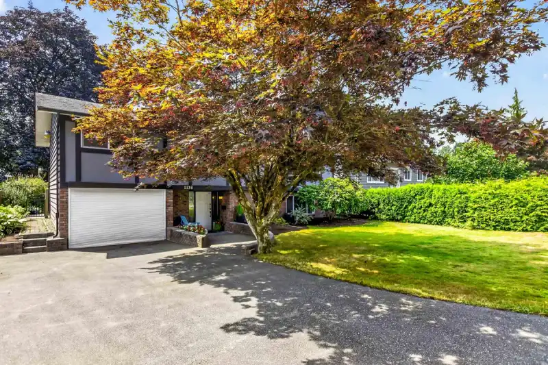 1138 LABURNUM AVENUE - photo 1 of 38