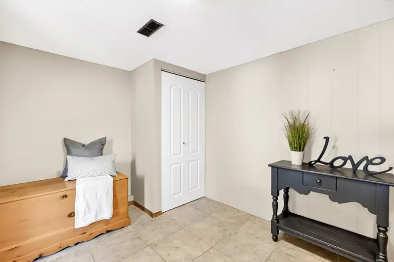 1138 LABURNUM AVENUE - photo 4 of 38