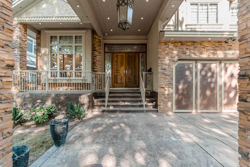 6290 129A STREET - photo 4 of 39