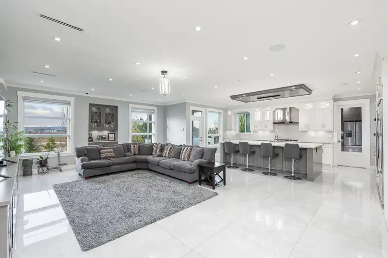 17012 57 AVENUE - photo 4 of 40