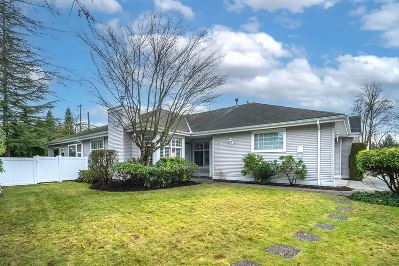 12 20770 97B AVENUE - photo 2 of 36