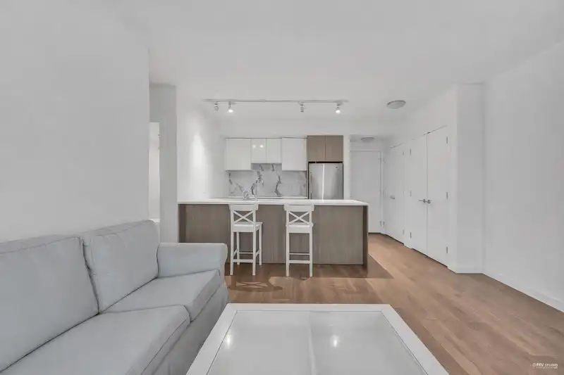 3808 6461 TELFORD AVENUE - photo 3 of 26