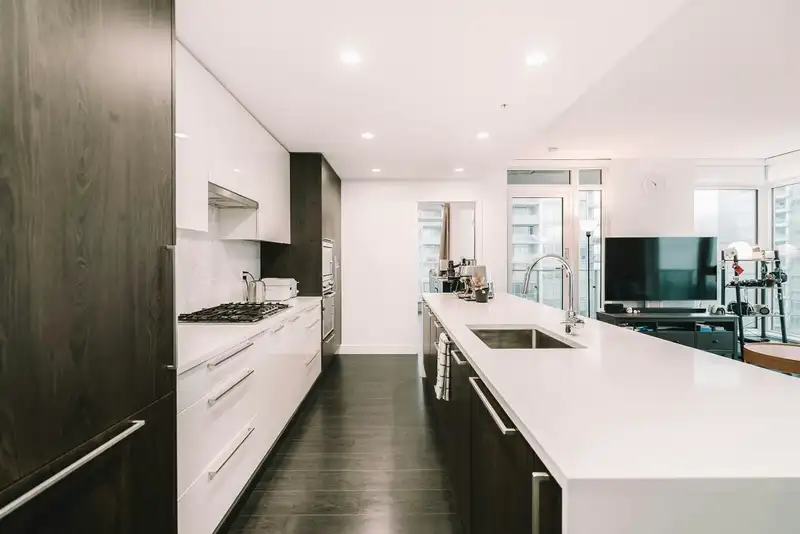 1608 6398 SILVER AVENUE - photo 3 of 39