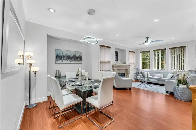20547 118 AVENUE - photo 3 of 34