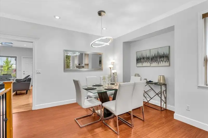 20547 118 AVENUE - photo 4 of 34
