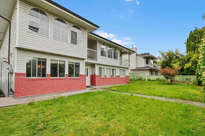 9011 KING GEORGE BOULEVARD - photo 4 of 39