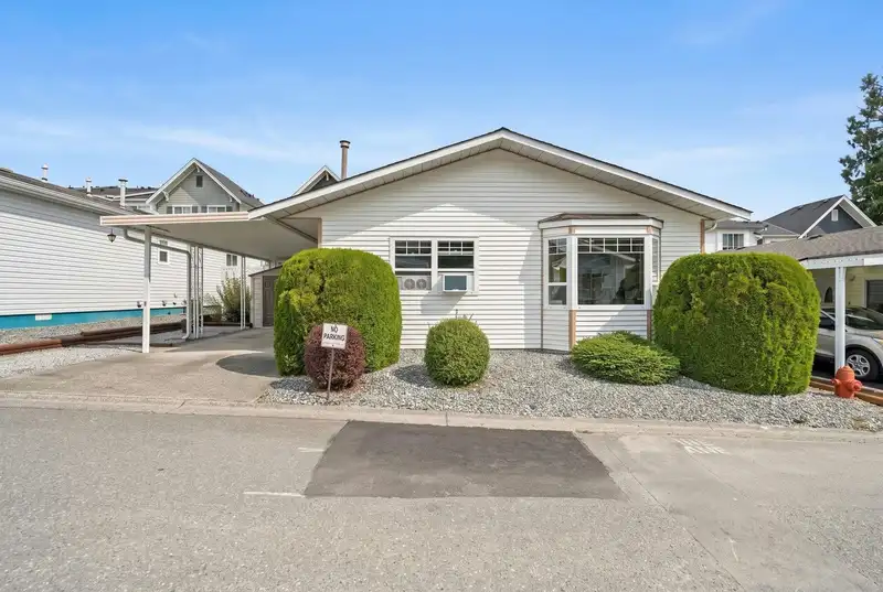 6 8078 KING GEORGE BOULEVARD - photo 3 of 32