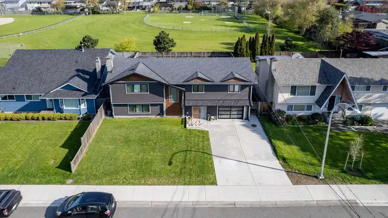5365 MAPLE CRESCENT - photo 3 of 40