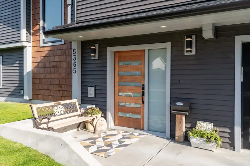 5365 MAPLE CRESCENT - photo 4 of 40