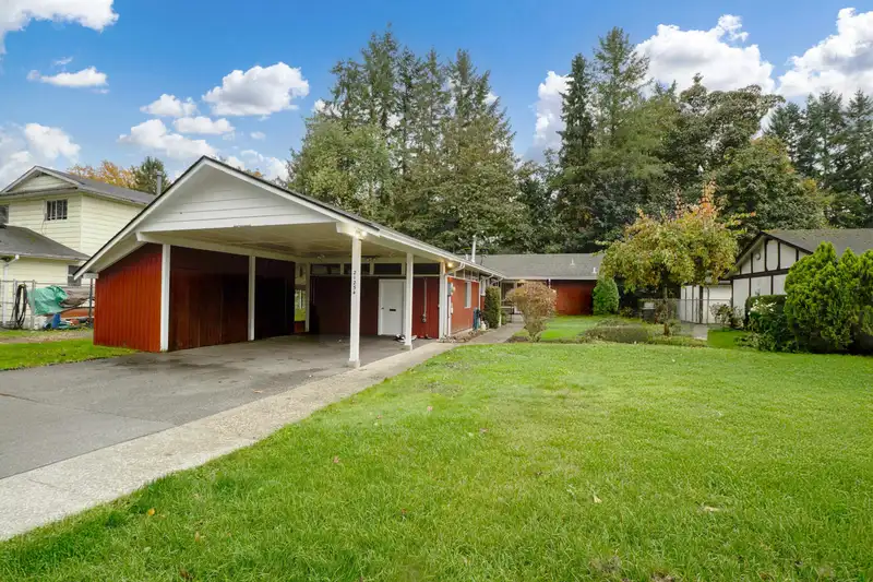 21254 117 AVENUE - photo 1 of 28