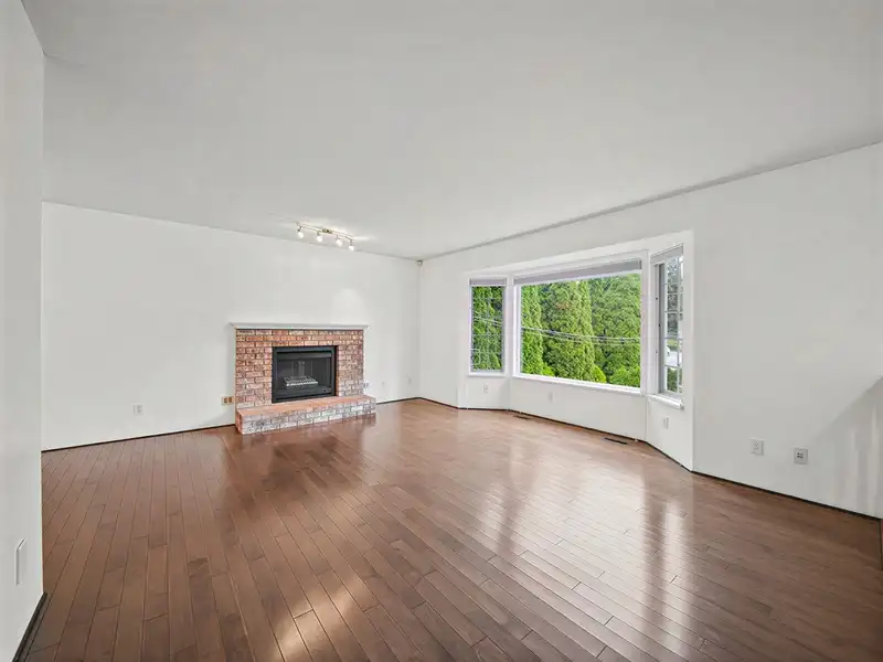 9029 204 STREET - photo 2 of 15