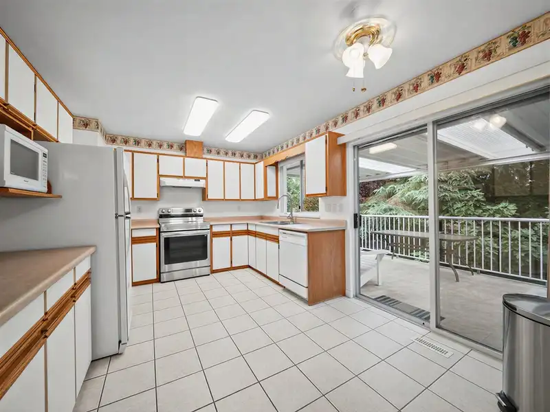 9029 204 STREET - photo 4 of 15
