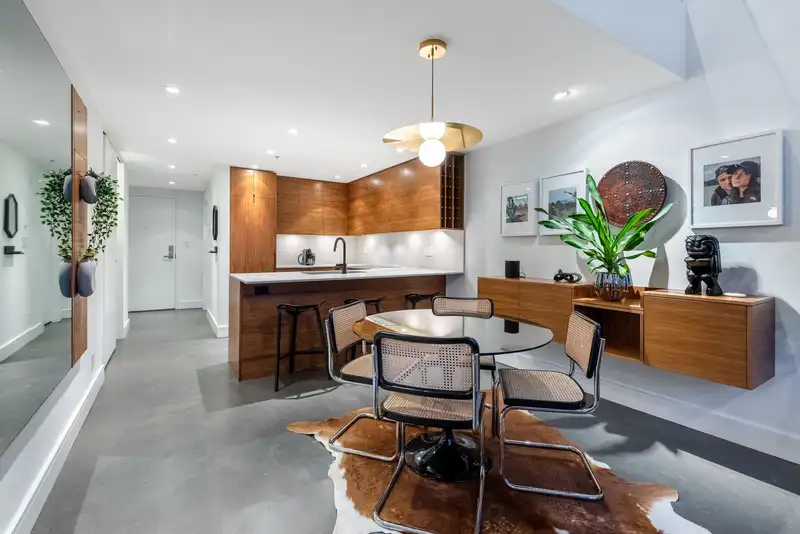 PH6 869 BEATTY STREET - photo 2 of 32