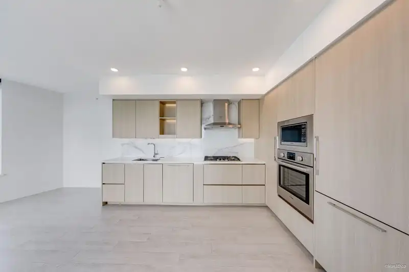 2404 9887 WHALLEY BOULEVARD - photo 3 of 38