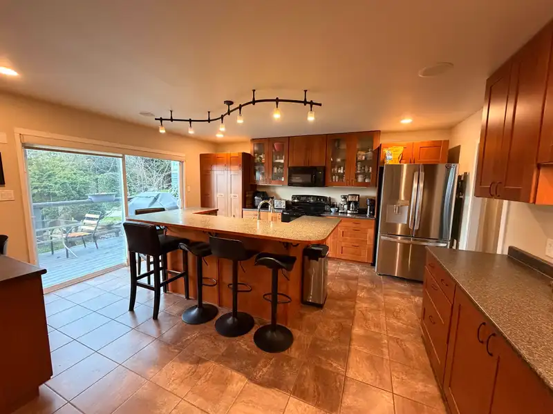 4898 SUNSHINE COAST HIGHWAY - photo 2 of 35