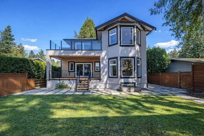 839 W 20TH STREET - photo 1 of 40