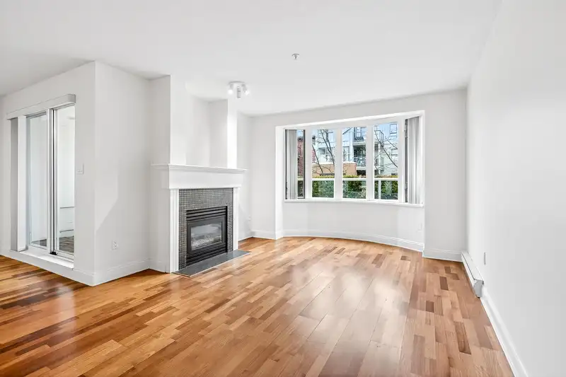 213 220 NEWPORT DRIVE - photo 4 of 40