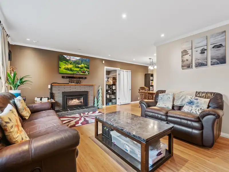 4921 44A AVENUE - photo 4 of 33
