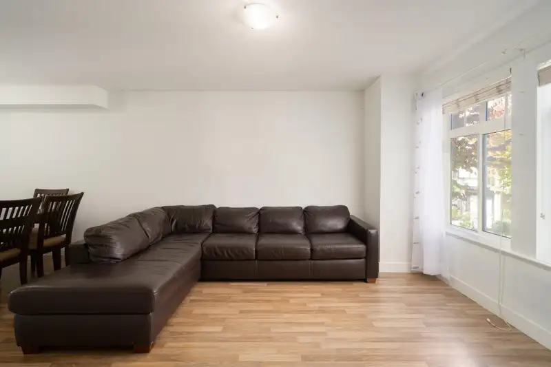 27 19448 68 AVENUE - photo 4 of 33