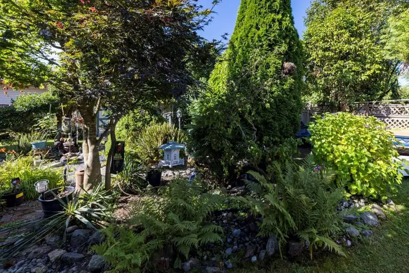 8729 164 STREET - photo 3 of 20