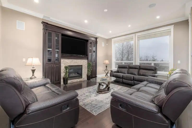14611 36B AVENUE - photo 3 of 32