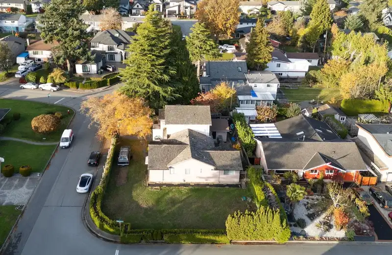 11760 SEALORD ROAD - photo 1 of 33
