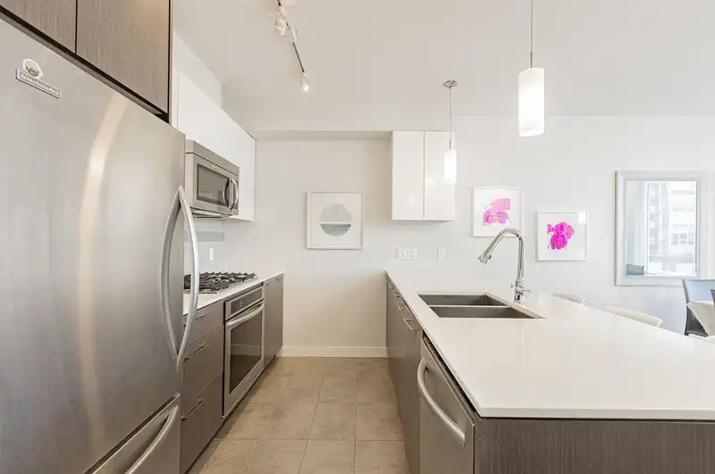 6015 5511 HOLLYBRIDGE WAY - photo 4 of 26