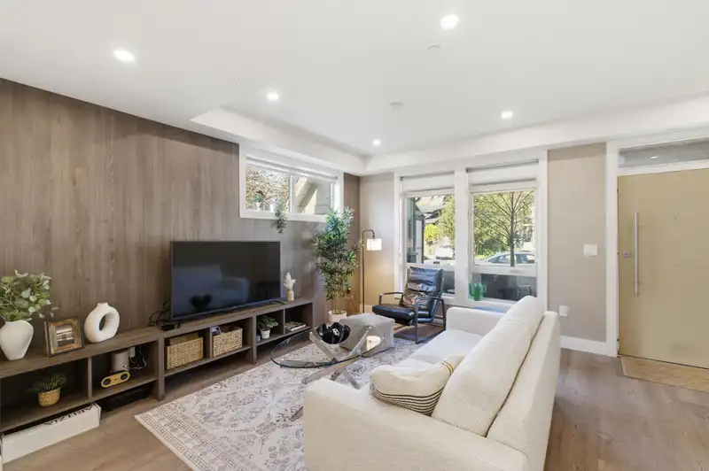 1 115 W QUEENS ROAD - photo 4 of 30