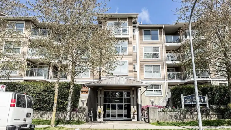 119 5880 DOVER CRESCENT - photo 1 of 25