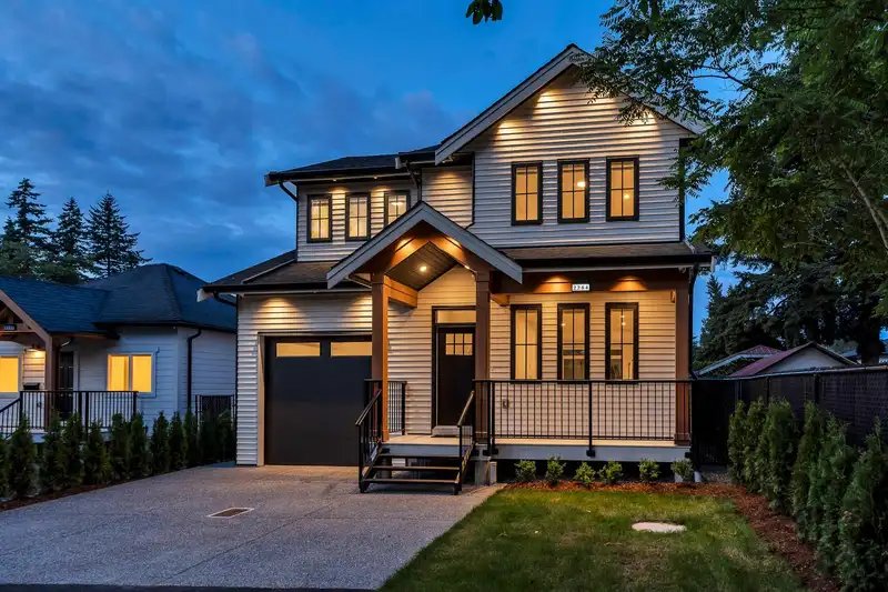 2284 MOULDSTADE ROAD - photo 3 of 37