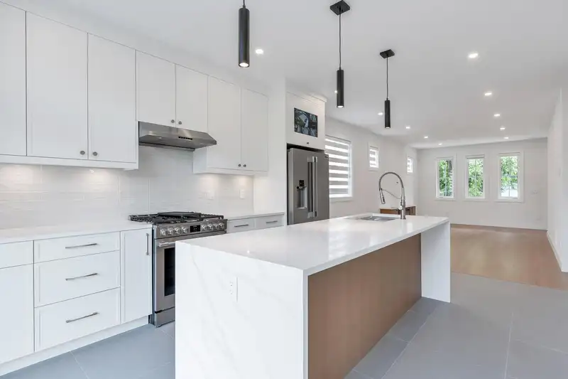 2284 MOULDSTADE ROAD - photo 4 of 37