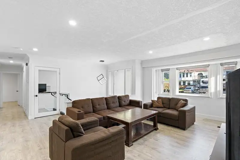 13115 107A AVENUE - photo 2 of 37