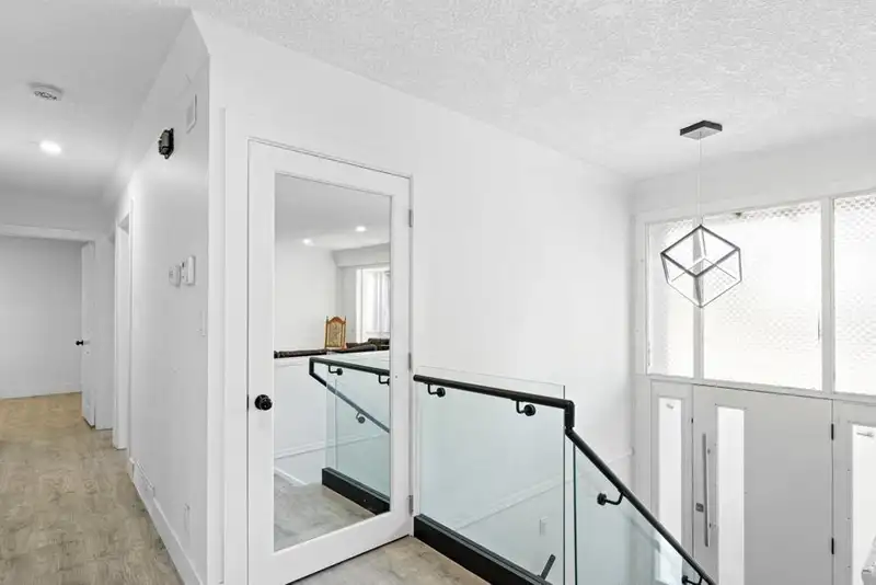 13115 107A AVENUE - photo 4 of 37