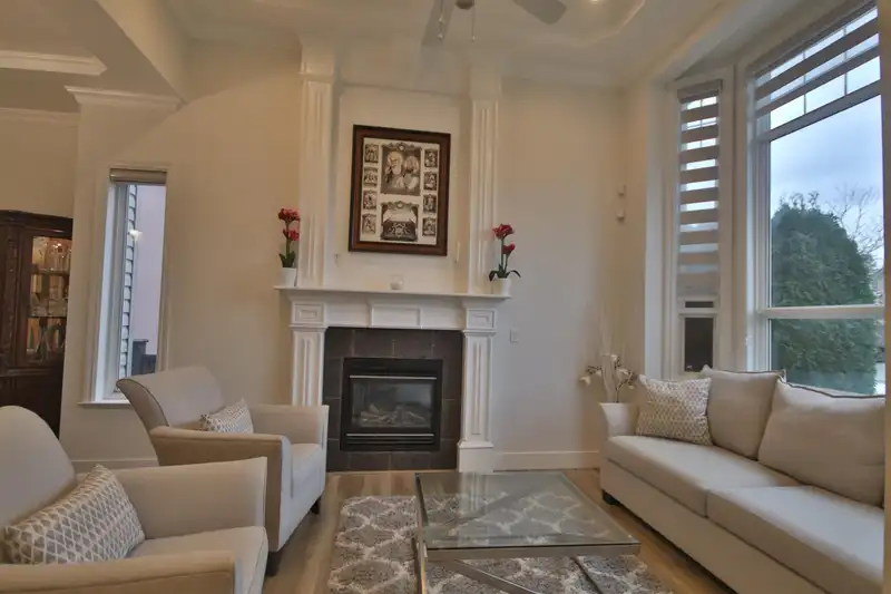 14486 74A AVENUE - photo 3 of 37